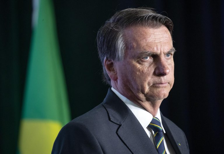 Bolsonaro tenta reverter decisão que negou impedimento de Dino e Zanin