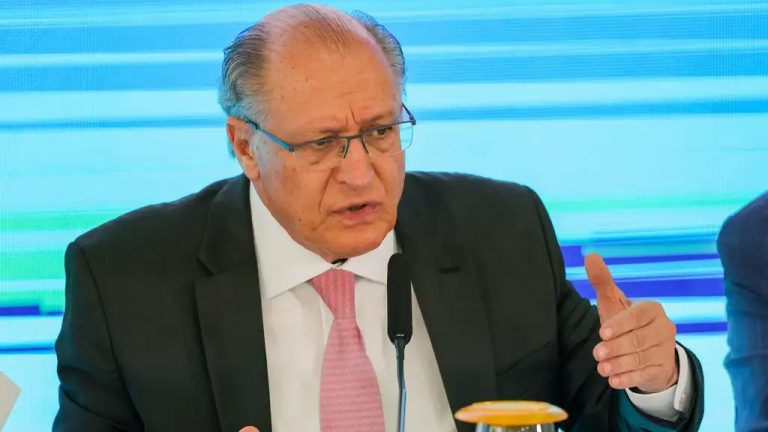 Alckmin sai em defesa de Lewandowski sobre deportação dos EUA