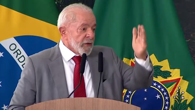 Médicos liberam Lula para viajar de avião e retomar atividades físicas