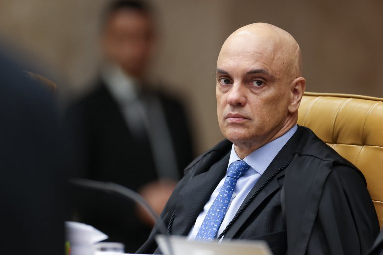 Moraes mantém prisão de policial acusado de plano contra Lula