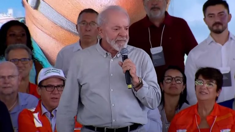 Lula endurece discurso contra governos passados e pede comparação de gestões