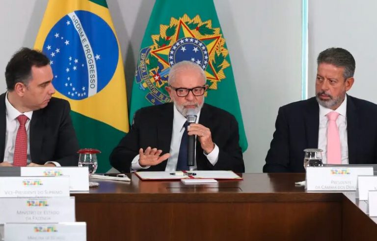 Lula acelera reforma ministerial e abre espaço para Lira e Pacheco