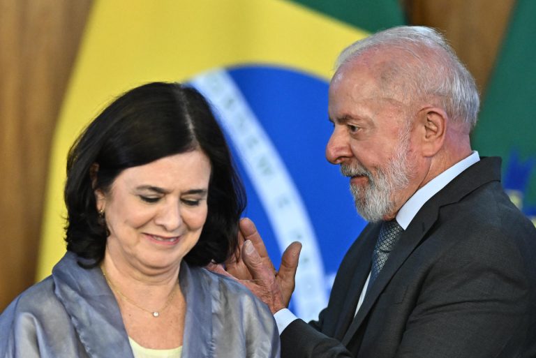 Lula demite 4ª mulher da cúpula do governo