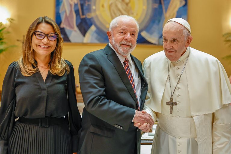 Lula e Janja organizam missa pela saúde do papa Francisco