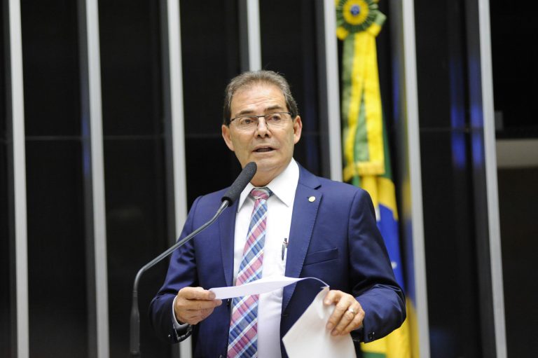 Deputado quer barrar estrangeiros que atentem contra autoridades no Brasil