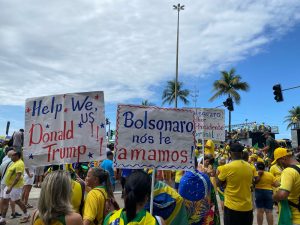 Ato em Copacabana teve clima de celebração e não registra ocorrências policiais