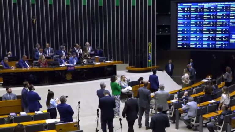 Congresso aprova novas regras para emendas; Dino diz que está “longe do ideal”