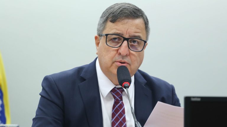 Relator desidrata projeto que libera emendas parlamentares não pagas e adia votação