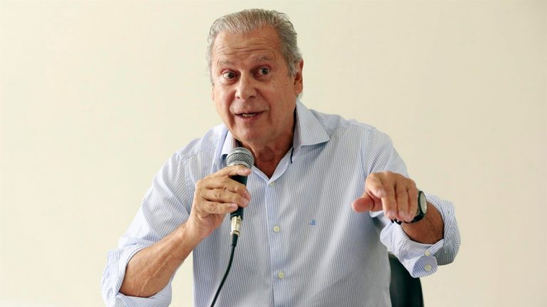 Dirceu discursa em tom de campanha durante festa com militância do PT e autoridades