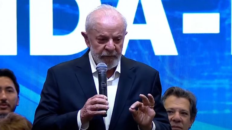 “Fale manso comigo”, diz Lula a Trump sobre ameaça de taxação do aço brasileiro