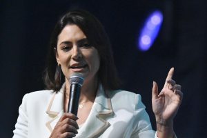 Michelle Bolsonaro cancela ida a ato pela anistia em Copacabana