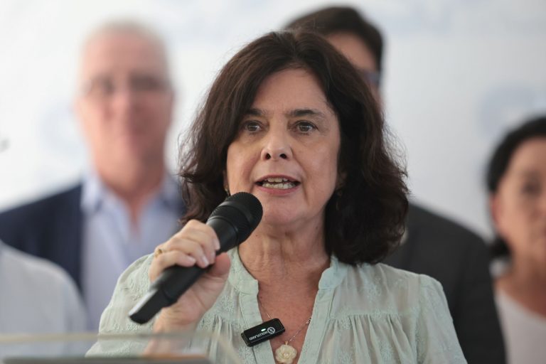 Nísia diz ter sido alvo de “campanha misógina” de “desvalorização” como ministra