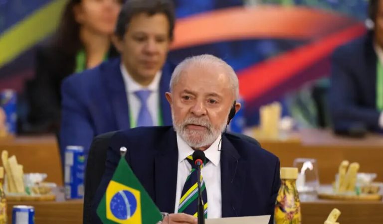 “Cena grotesca”, diz Lula sobre discussão entre Trump e Zelensky